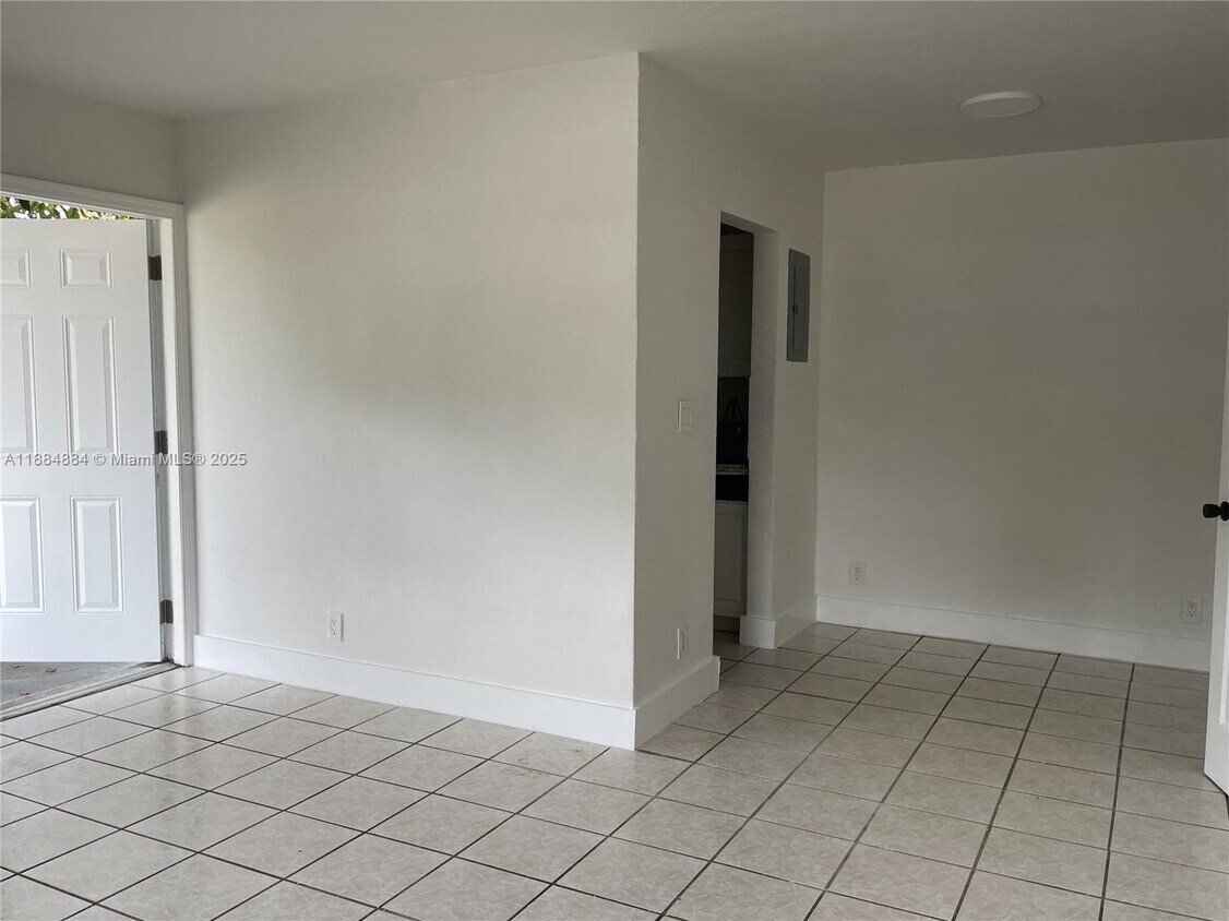 Foto principal - 6021 Polk St
