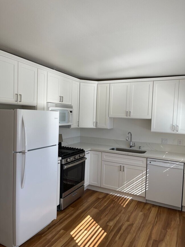 Building Photo - 84 Barham Ave