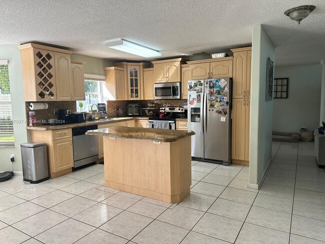 Foto del edificio - 18310 NW 10th St