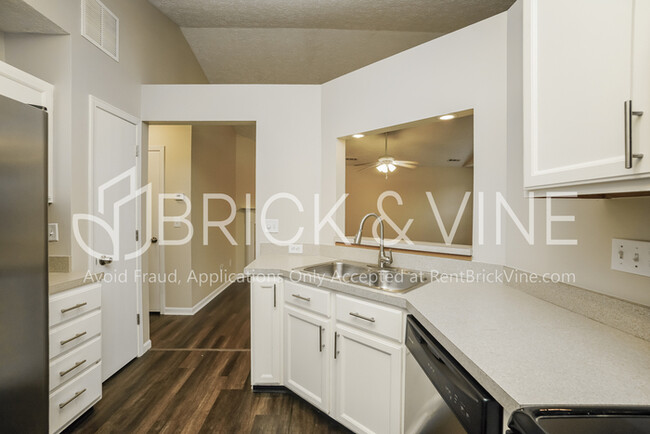 Building Photo - 1456 Pinehurst Ct