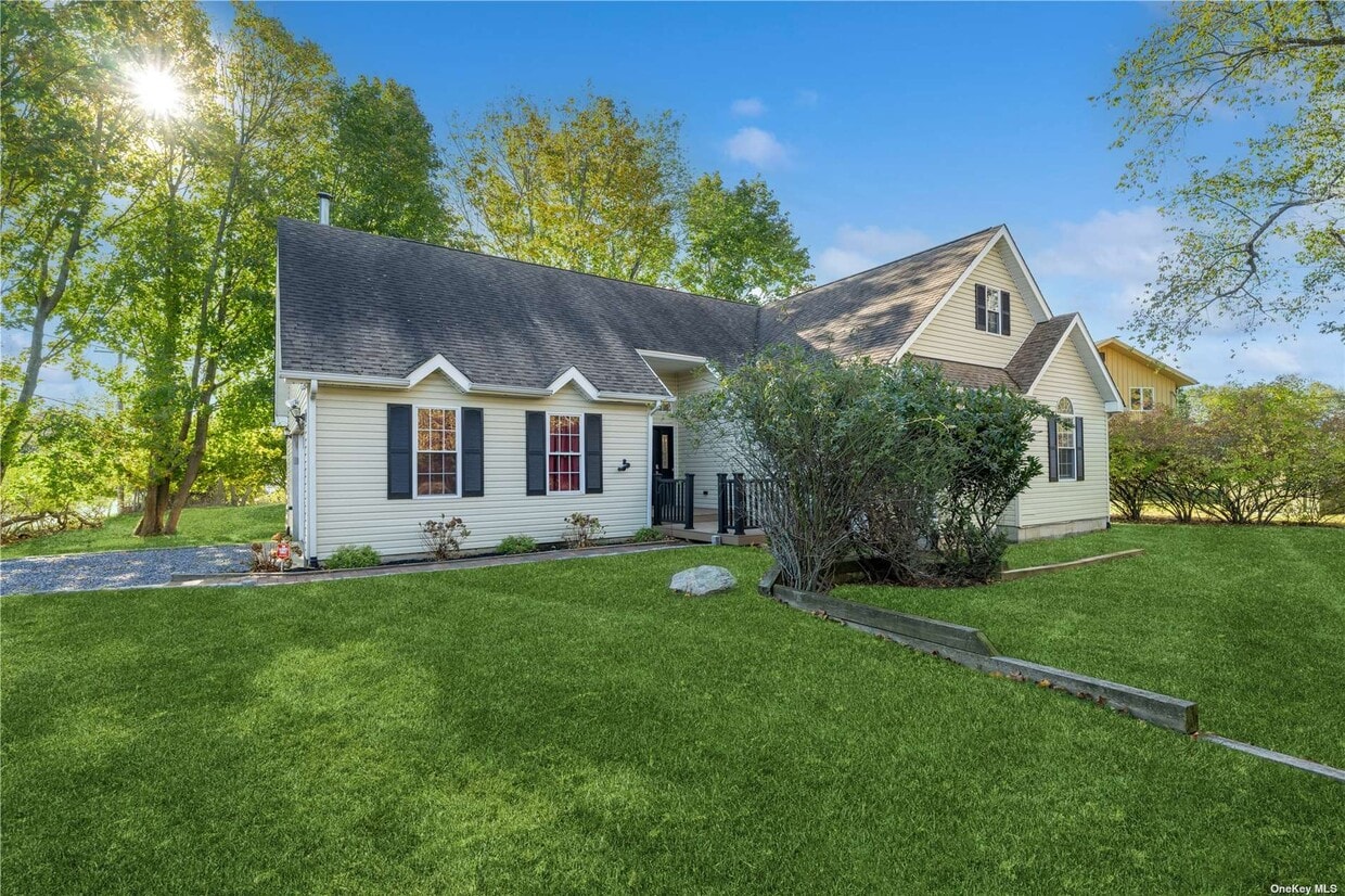 870 Champlin Pl, Greenport, NY 11944 House Rental in Greenport, NY