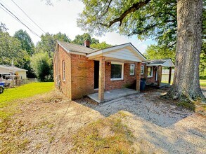 Building Photo - 1121 Shady Cir