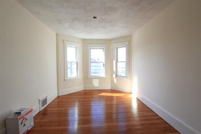 Foto del edificio - 5 Partridge Ave