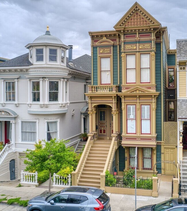 Building Photo - 3 Bed / 2 Bath, 2nd Floor Victorian Flat, ...