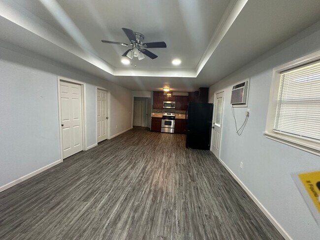 Foto del edificio - Introducing a charming 3-bedroom, 1.5 bath...