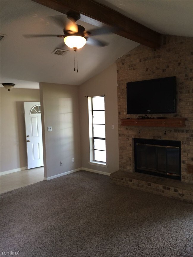 Building Photo - 4213 Woodcrest Dr