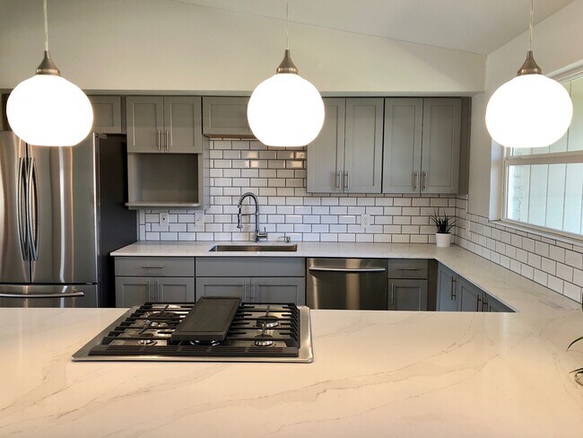 Foto del edificio - 717 Oblate Dr