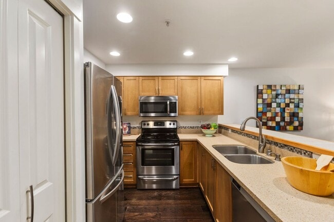 Building Photo - 2 Bedroom Condo in Overlook at Juanita Bay