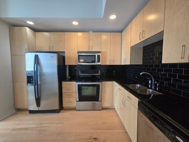 Building Photo - 1700 Bassett St