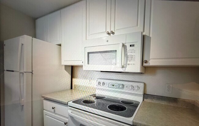 Building Photo - 1701 E Colter St