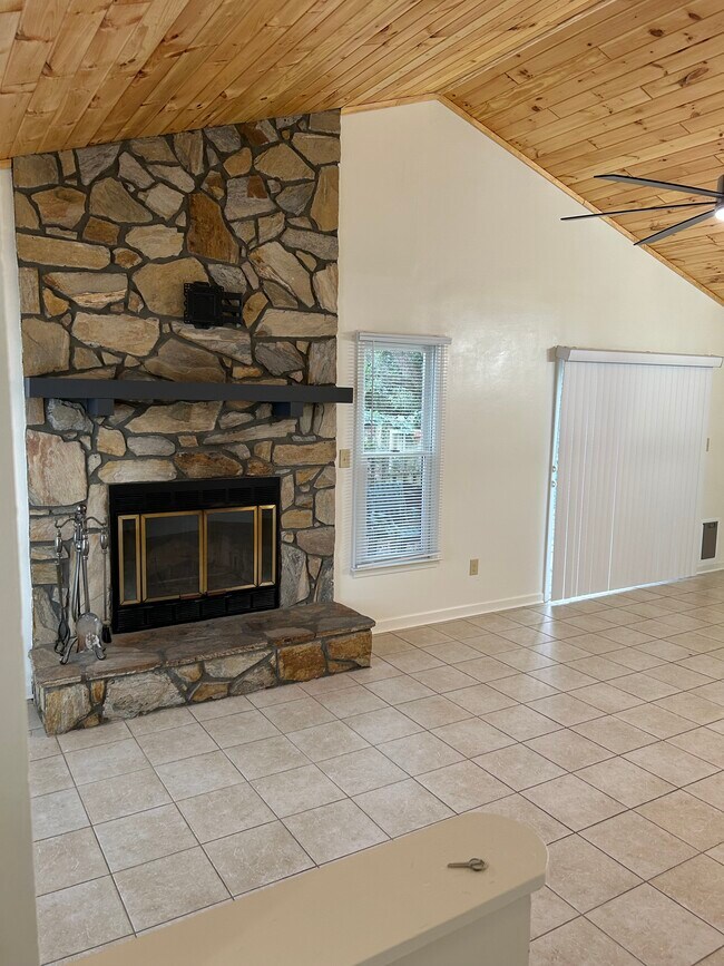 Building Photo - 110 Cornerstone Ct