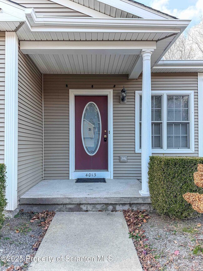 Foto del edificio - 4013 Pond View Dr