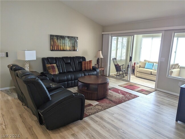 Building Photo - 9213 Quail Ridge Dr