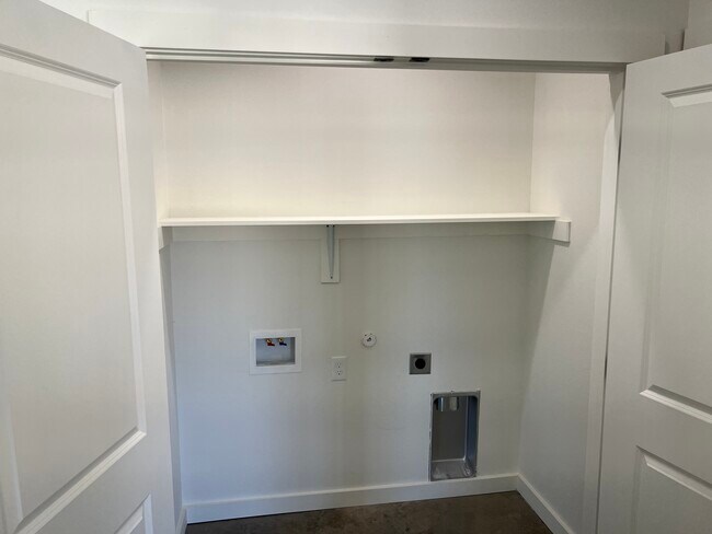 Foto del edificio - 2214 J E Woody Rd