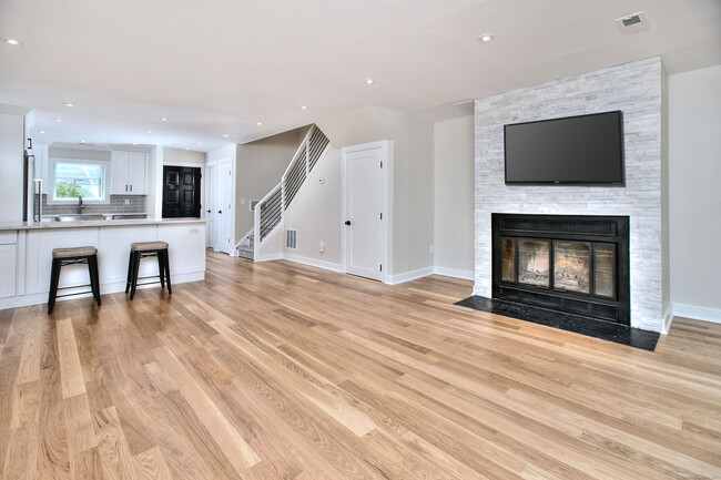 Building Photo - 18 Strathmore Ln
