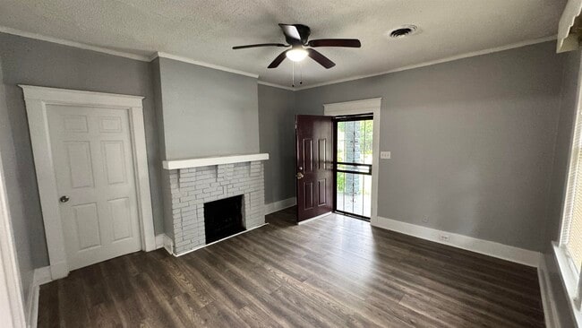 Building Photo - 3209 Choctaw Ave