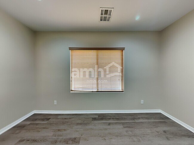 Building Photo - 3304 W Birdwatcher Ave