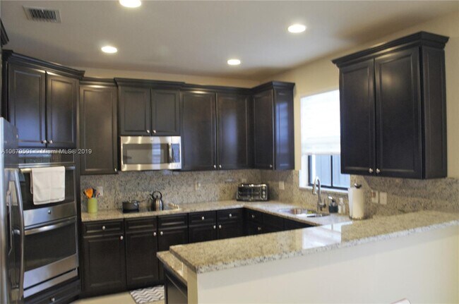 Foto del edificio - 8670 NW 101st Pl