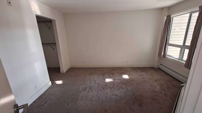 Photo - 510 Edmonton Trl (Calgary, AB) Townhome