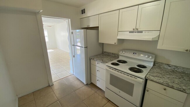 Foto del edificio - 3 Bedroom, 1 Bath Single Family Home - Pri...