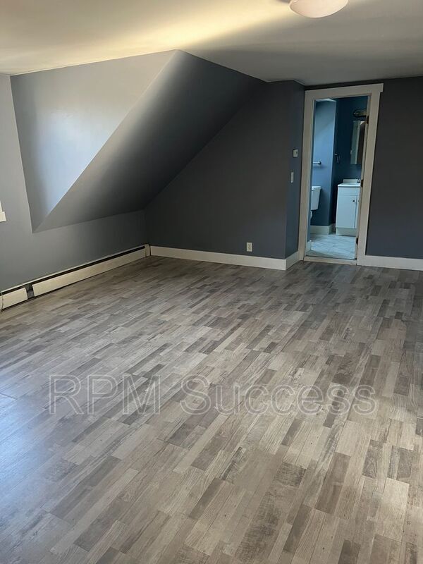 Building Photo - 111 Hillman St