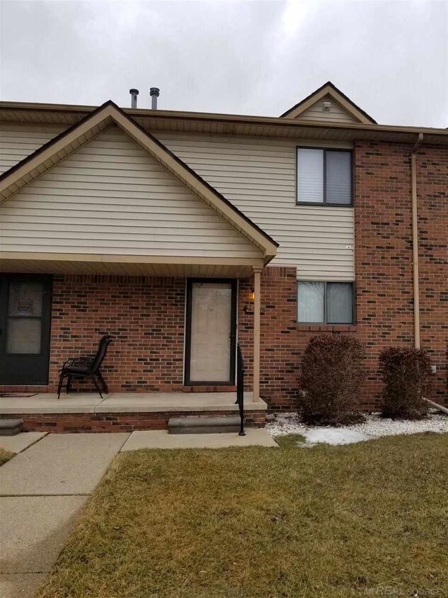 Foto principal - 25971 New Forest Ct