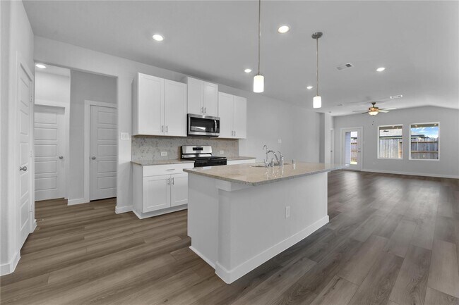 Building Photo - 18726 Etta Pnes Cir