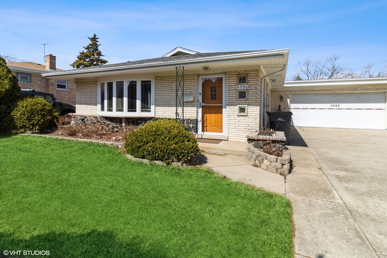 Primary Photo - 4530 Butterfield Rd