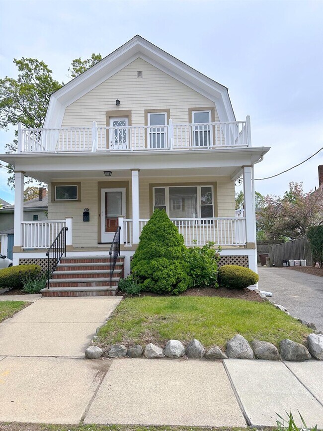 Building Photo - 475 Belmont St