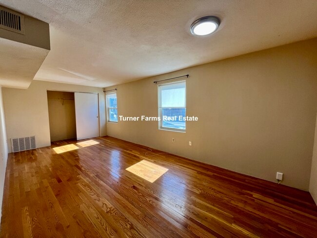 Building Photo - 381 Dorchester St