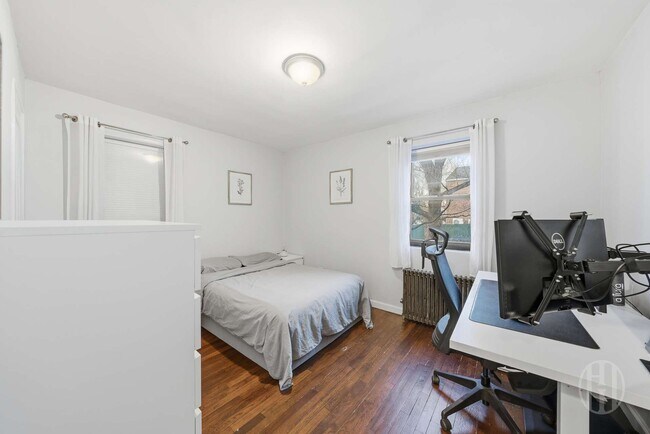 Foto del edificio - 144-46 77th Rd