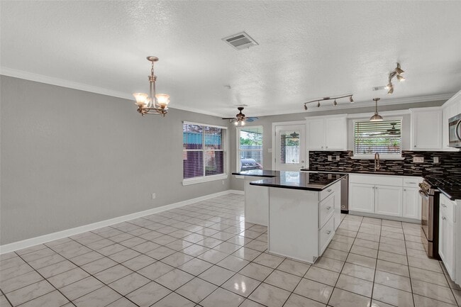Building Photo - 3511 Blue Wing Dr