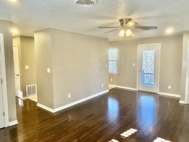 Building Photo - 35 Gore Ln