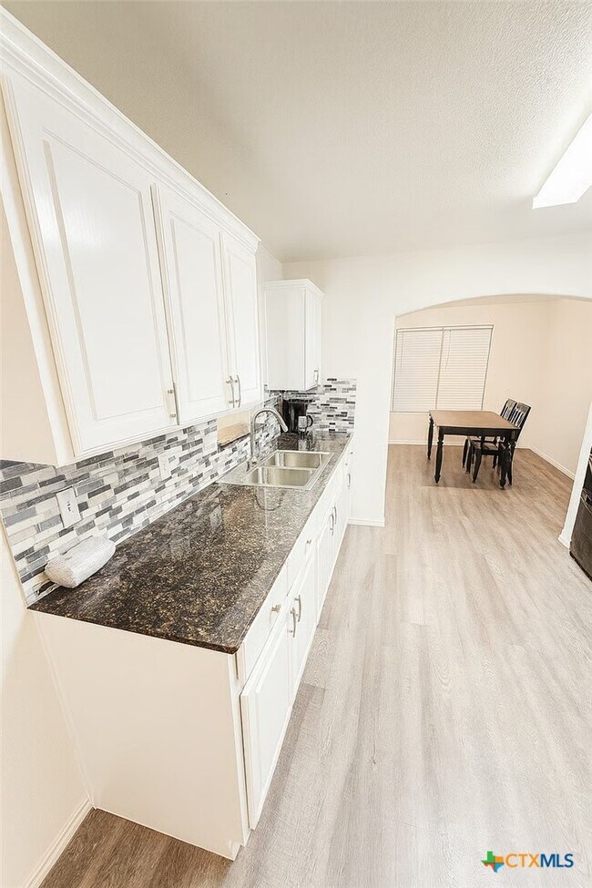 Foto del edificio - 2703 Tara Dr