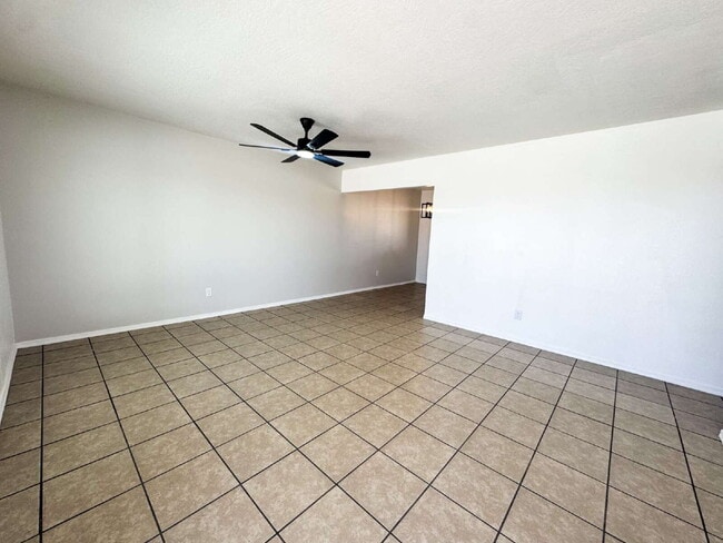 Building Photo - Cozy 3-Bed Oasis in Yuma's Heart