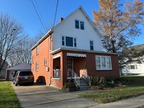 Building Photo - 35 Willow St