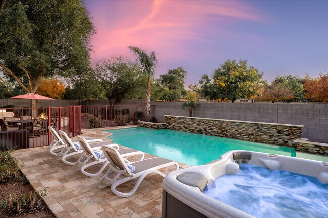 Building Photo - 8429 W Northview Ave