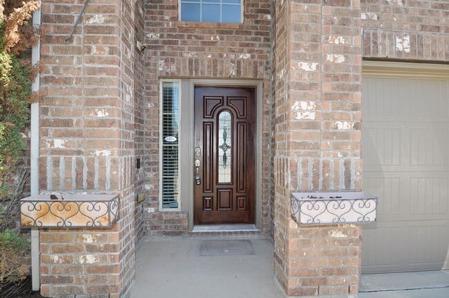 Building Photo - 3521 Twin Pines Dr