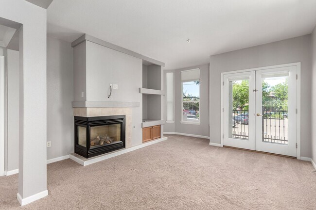Foto del edificio - 2BD, 2BA City Park West Condo with 2 Garag...