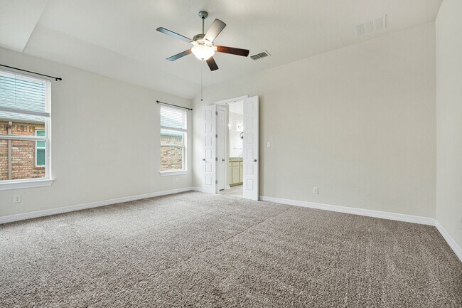 Foto del edificio - Spacious 5-Bedroom Beauty in Triana Neighborhood –  with Community Perks!