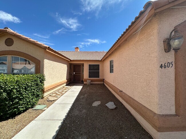Building Photo - Vista Del Sol-Phase 8