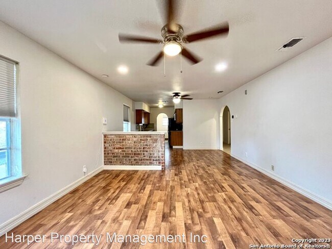 Building Photo - 3 br, 1 bath House - 412 W Hunt St