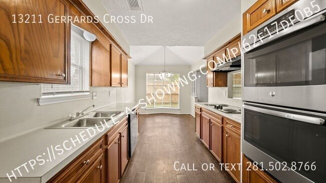 Building Photo - 13211 Gerrards Cross Dr