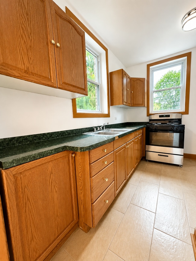 Building Photo - 7630 N Marshfield Ave