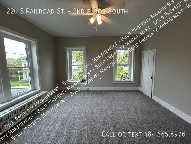 Building Photo - 220 S Railroad St