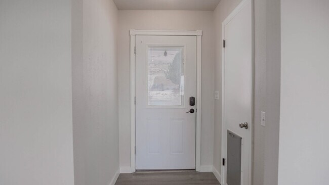 Foto del edificio - Upper Level Duplex in North Salt Lake