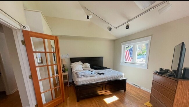 Building Photo - Adorable 3 bed 3 bath Home!