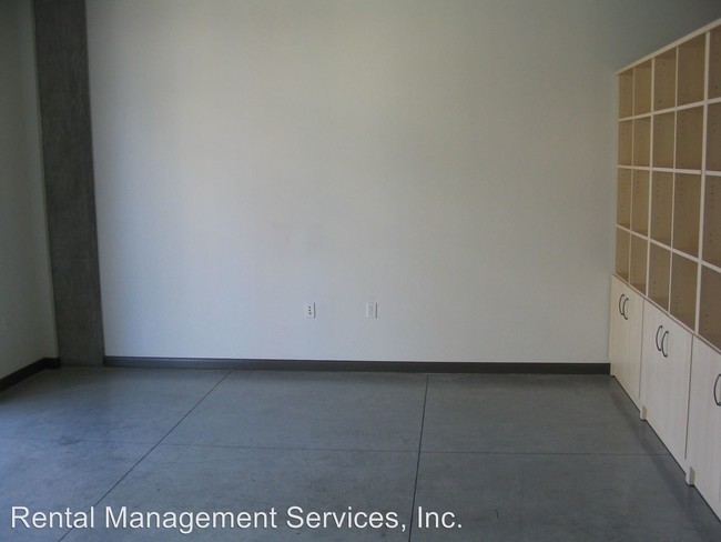 Building Photo - 1030 NW 12th Ave
