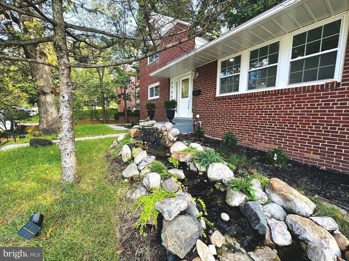 6909 40th Ave, University Park, MD 20782 House Rental in University