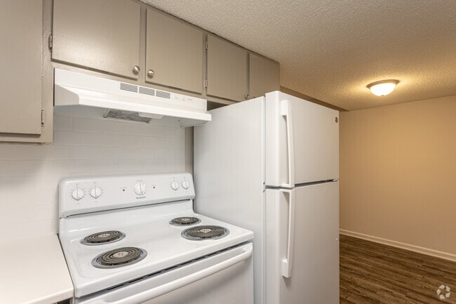 1BR, 1.5BA - 770SF - The Reserve at Wynwood